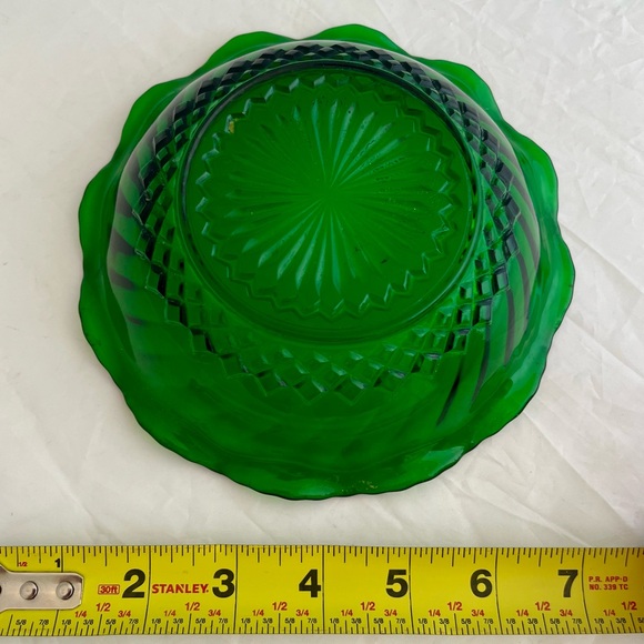 Anchor Hocking Forest Green Glass Bowl Diamond Swirl Ruffled Edge Vintage 6.25” - Picture 4 of 6